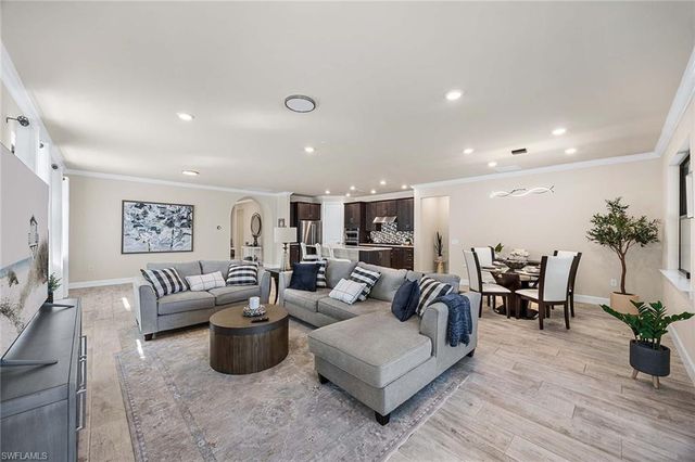 6767 Pennyroyal DR, Naples, FL 34114