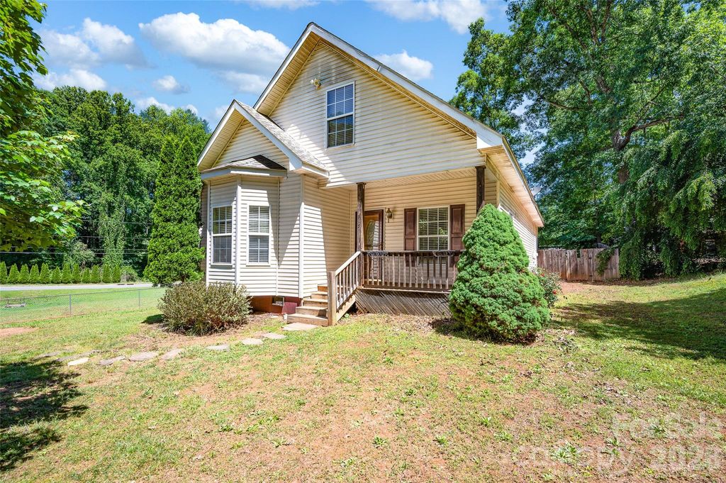105 Queensbury Road, Troutman, NC 28166