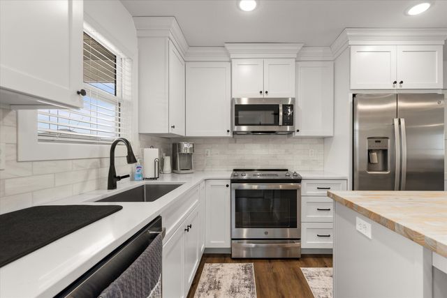 2275 N TRAVELLER DR, Columbia, MO 65202