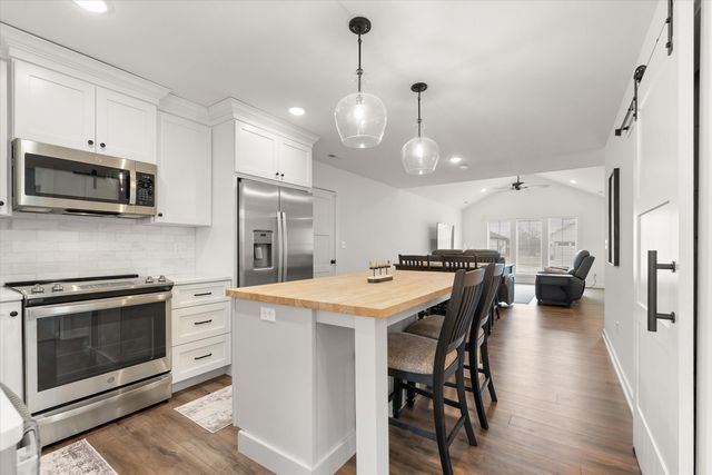 2275 N TRAVELLER DR, Columbia, MO 65202