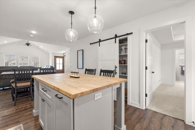 2275 N TRAVELLER DR, Columbia, MO 65202