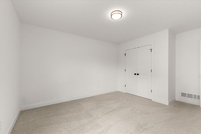 2275 N TRAVELLER DR, Columbia, MO 65202