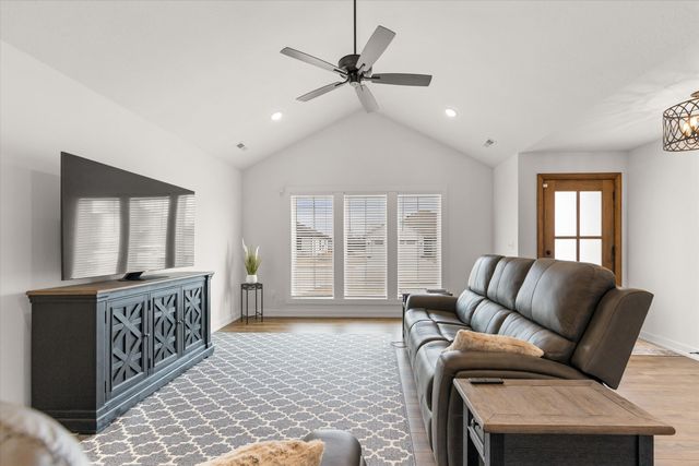 2275 N TRAVELLER DR, Columbia, MO 65202