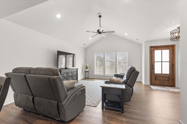 2275 N TRAVELLER DR, Columbia, MO 65202