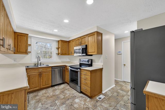 1153 KETTLE POND LN, Great Falls, VA 22066