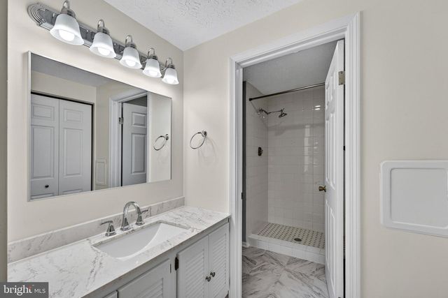 1153 KETTLE POND LN, Great Falls, VA 22066