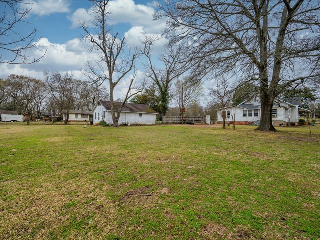 400 E Longview Street, Arp, TX 75750