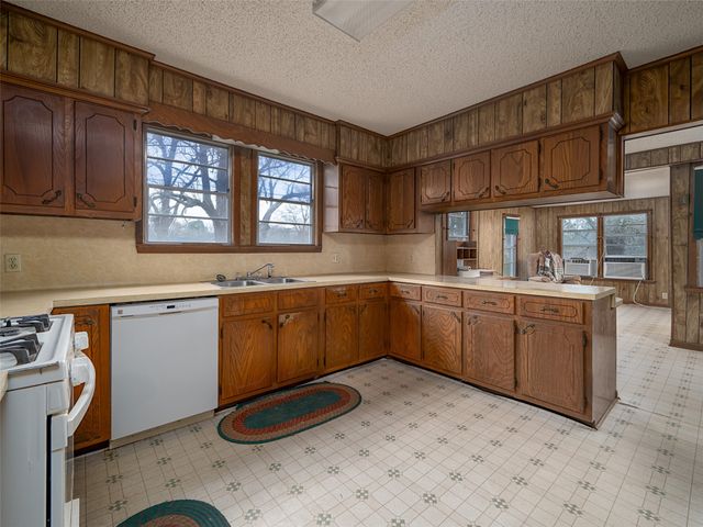 400 E Longview Street, Arp, TX 75750