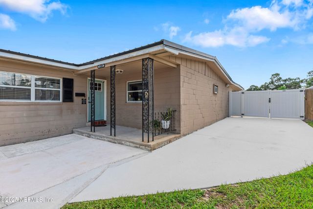 11305 EMUNESS Road, Jacksonville, FL 32218