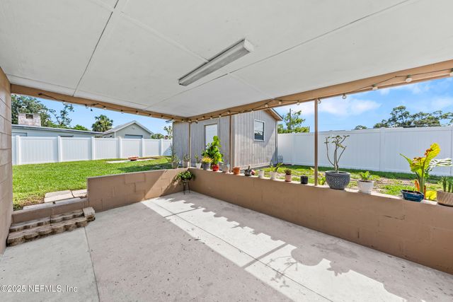 11305 EMUNESS Road, Jacksonville, FL 32218