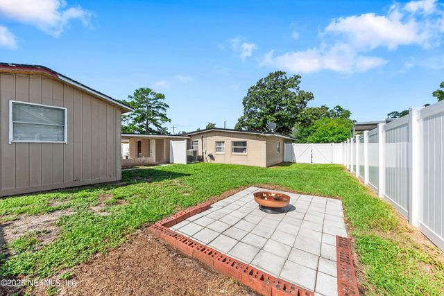 11305 EMUNESS Road, Jacksonville, FL 32218