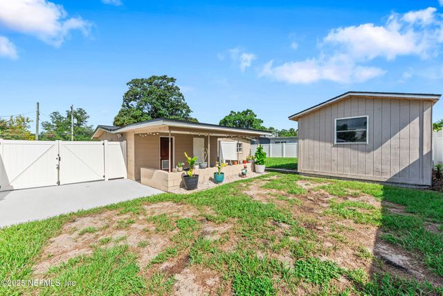 11305 EMUNESS Road, Jacksonville, FL 32218