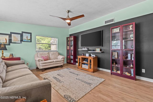 11305 EMUNESS Road, Jacksonville, FL 32218