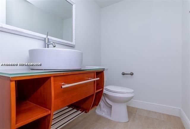 13499 Biscayne Blvd 912, North Miami, FL 33181
