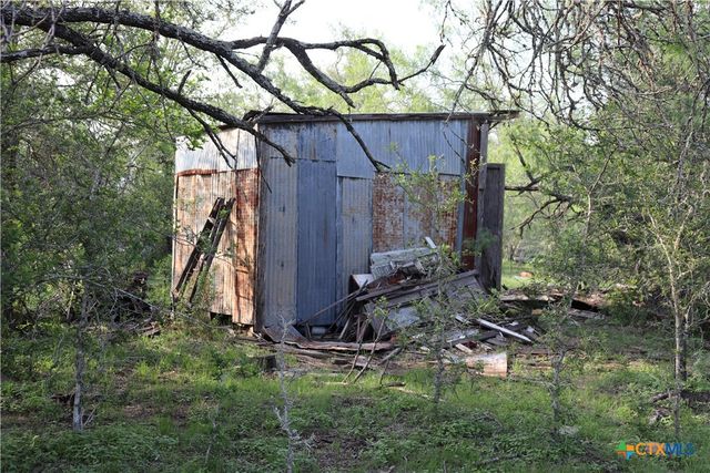 320 Hillcrest Lane, Dale, TX 78616