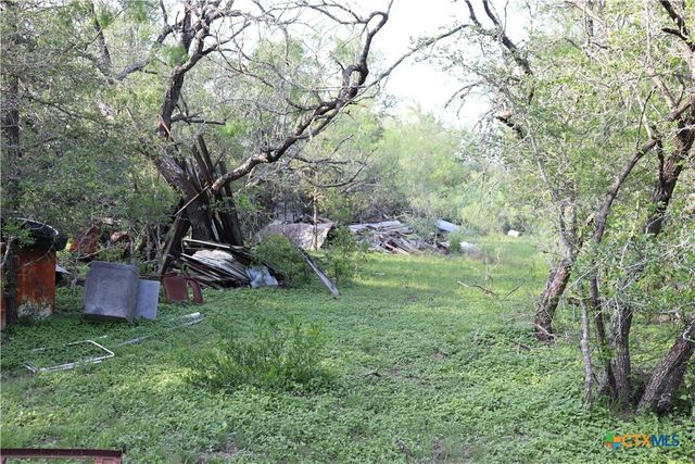 320 Hillcrest Lane, Dale, TX 78616