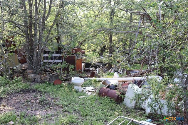 320 Hillcrest Lane, Dale, TX 78616