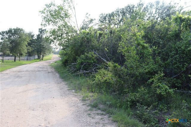 320 Hillcrest Lane, Dale, TX 78616