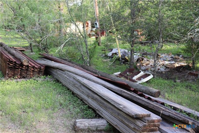 320 Hillcrest Lane, Dale, TX 78616