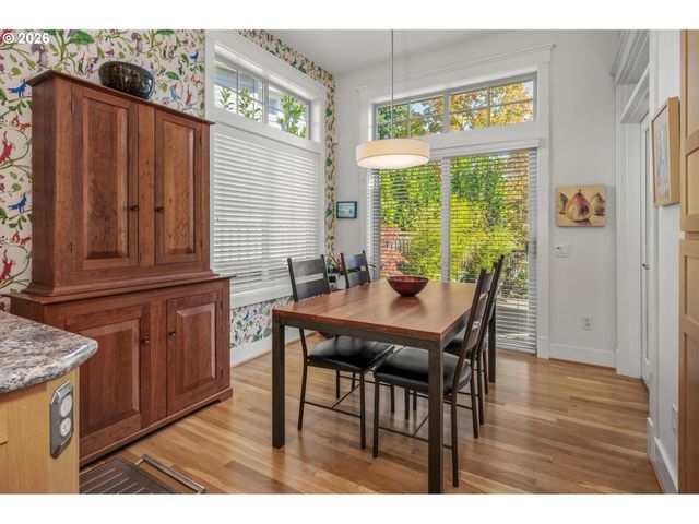 4217 Sw 64TH Ct, Portland, OR 97221