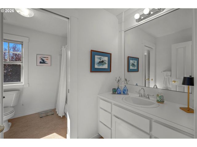 4217 Sw 64TH Ct, Portland, OR 97221