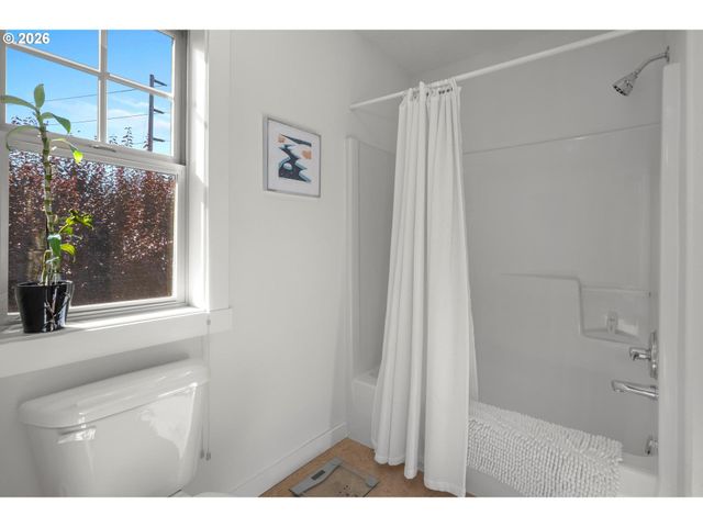 4217 Sw 64TH Ct, Portland, OR 97221