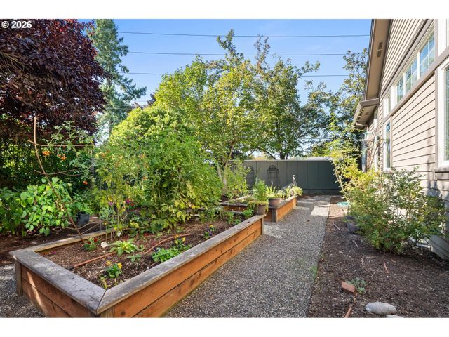 4217 Sw 64TH Ct, Portland, OR 97221