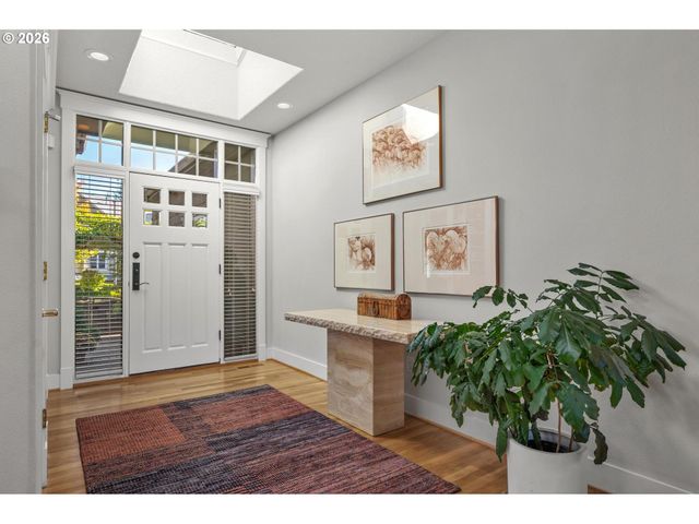 4217 Sw 64TH Ct, Portland, OR 97221