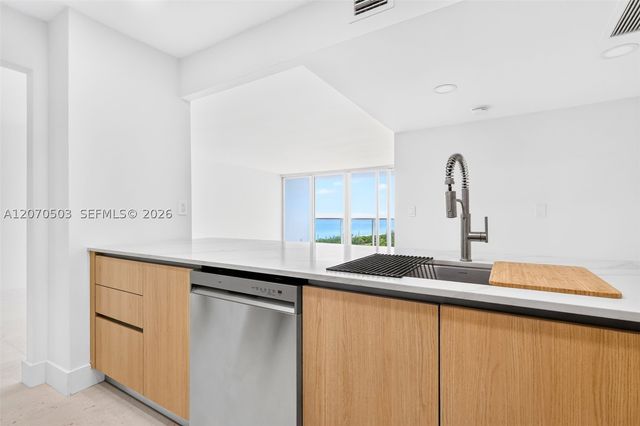 100 Bayview Dr 1626, Sunny Isles Beach, FL 33160