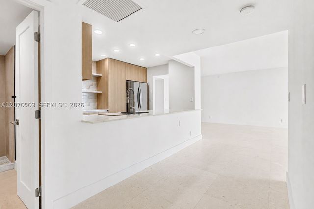 100 Bayview Dr 1626, Sunny Isles Beach, FL 33160