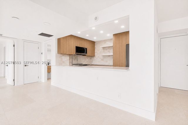 100 Bayview Dr 1626, Sunny Isles Beach, FL 33160