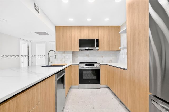 100 Bayview Dr 1626, Sunny Isles Beach, FL 33160
