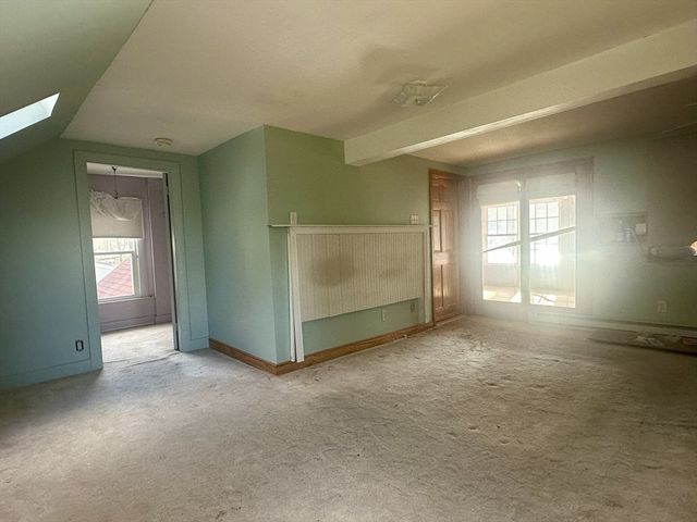 86 Lakeview Ave, Taunton, MA 02780