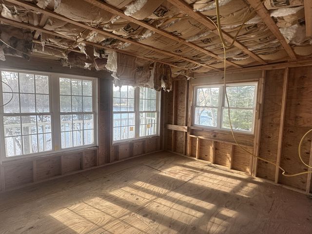 86 Lakeview Ave, Taunton, MA 02780