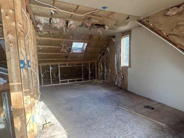 86 Lakeview Ave, Taunton, MA 02780