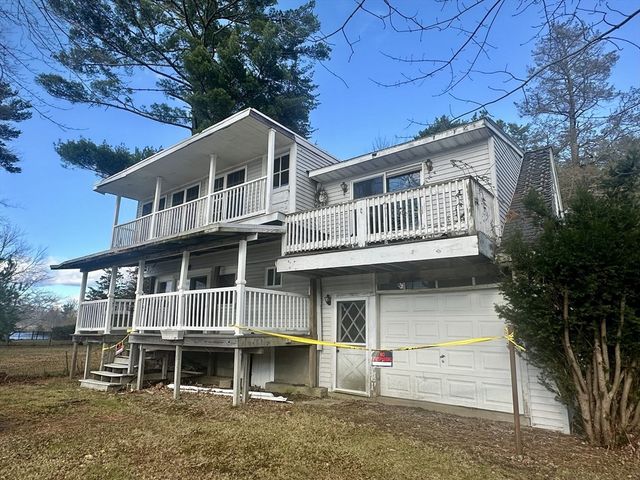 86 Lakeview Ave, Taunton, MA 02780