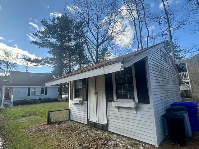 86 Lakeview Ave, Taunton, MA 02780