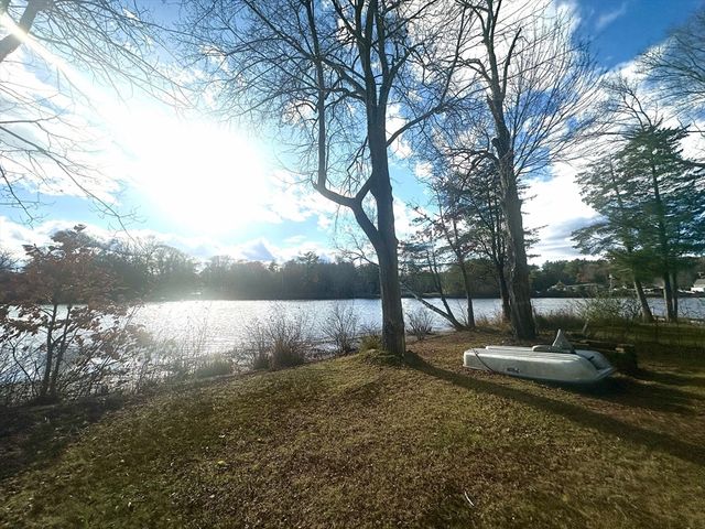 86 Lakeview Ave, Taunton, MA 02780