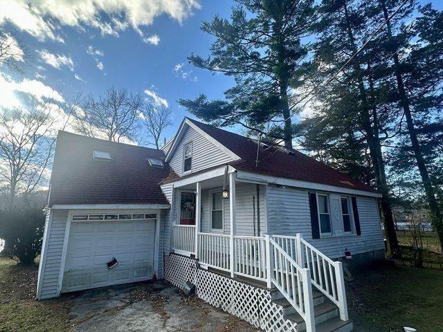 86 Lakeview Ave, Taunton, MA 02780