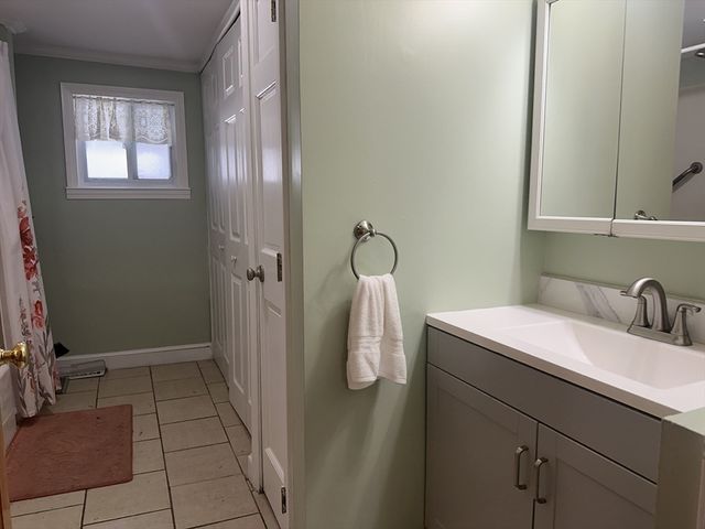 86 Lakeview Ave, Taunton, MA 02780