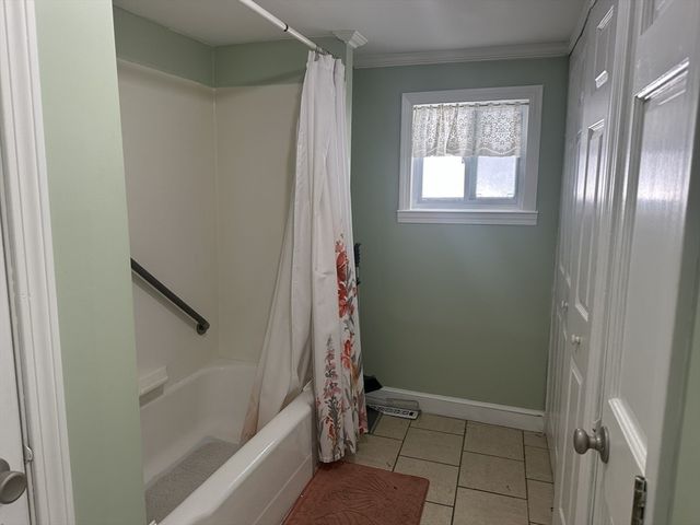 86 Lakeview Ave, Taunton, MA 02780