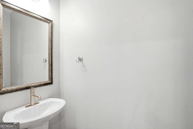 3327 Park Pointe Circle, Scottdale, GA 30079