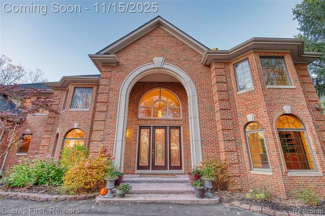 40600 8 Mile Road, Novi, MI 48167