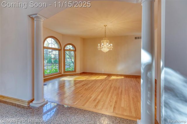 40600 8 Mile Road, Novi, MI 48167