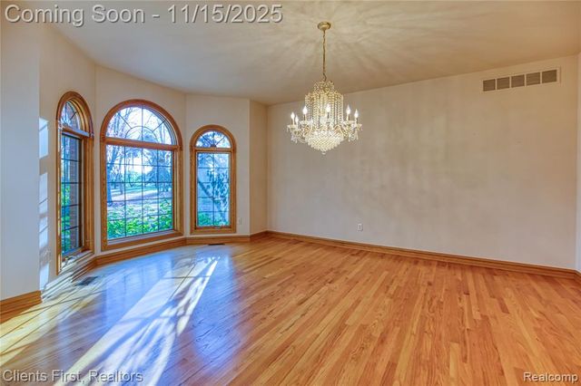 40600 8 Mile Road, Novi, MI 48167