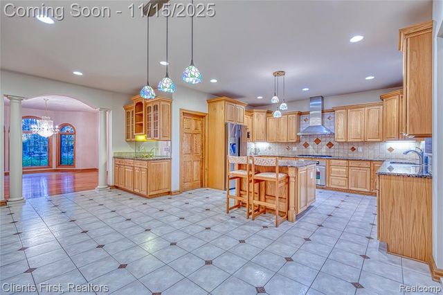 40600 8 Mile Road, Novi, MI 48167