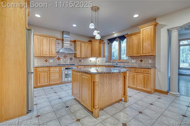 40600 8 Mile Road, Novi, MI 48167