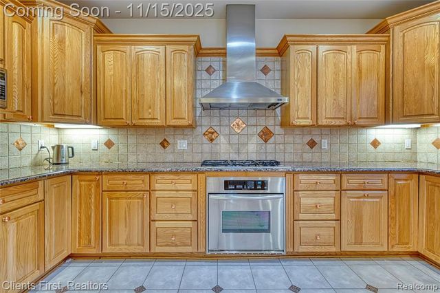 40600 8 Mile Road, Novi, MI 48167