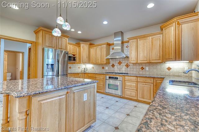 40600 8 Mile Road, Novi, MI 48167