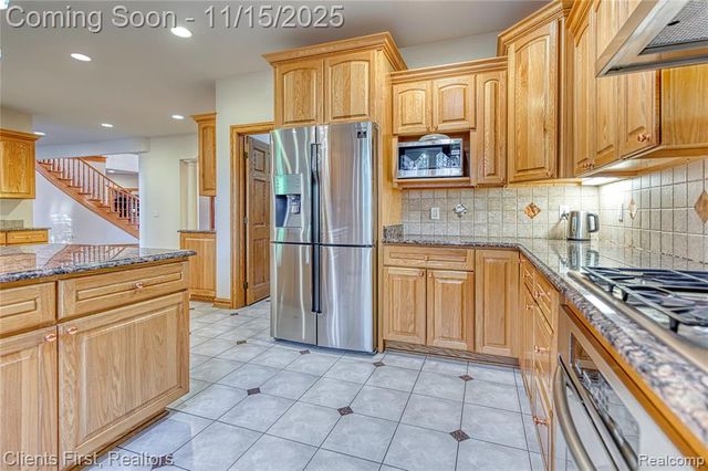 40600 8 Mile Road, Novi, MI 48167